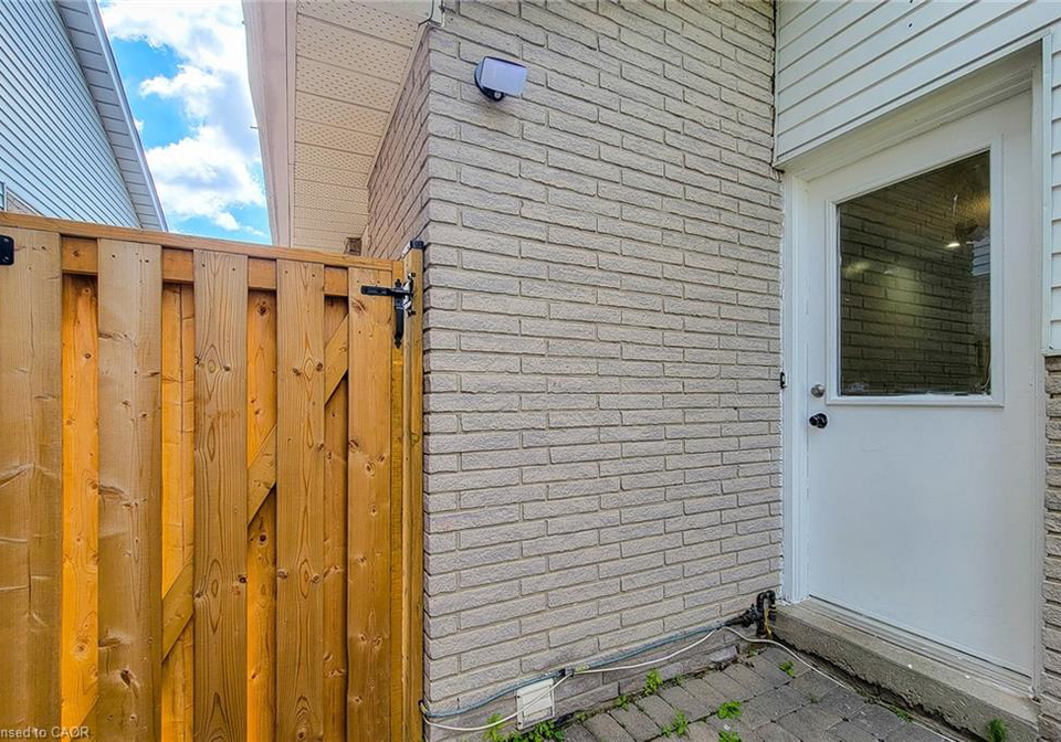 10-lancer-court-hamilton-ontario-40838711