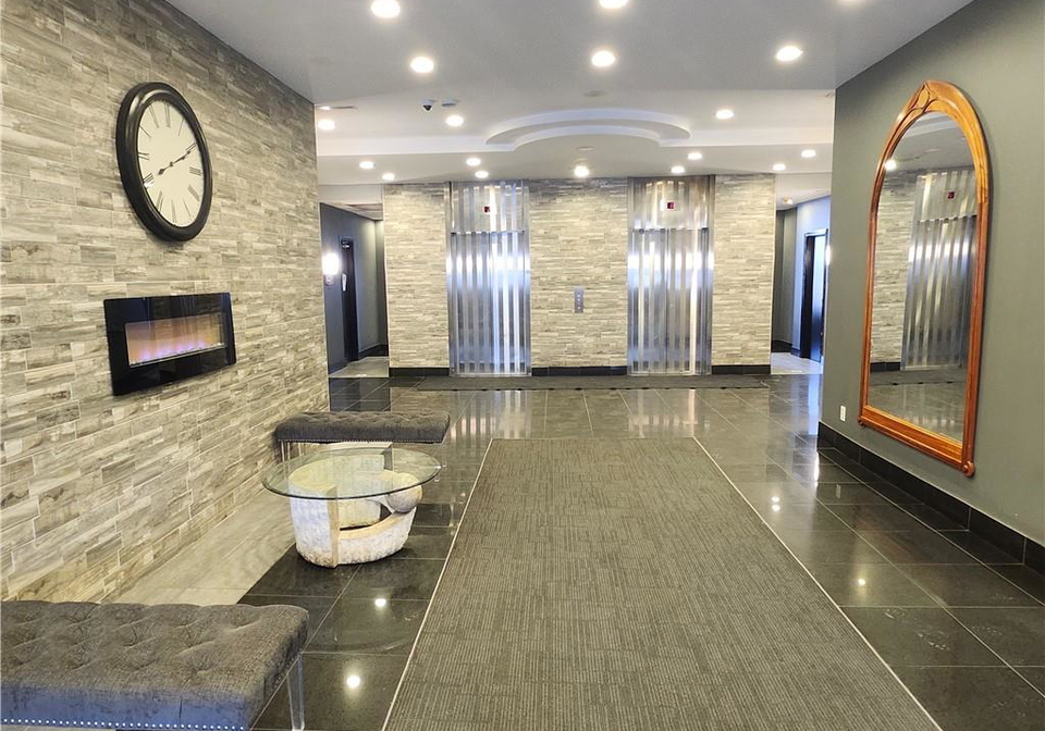 135-james-street-s-hamilton-ontario-40838755