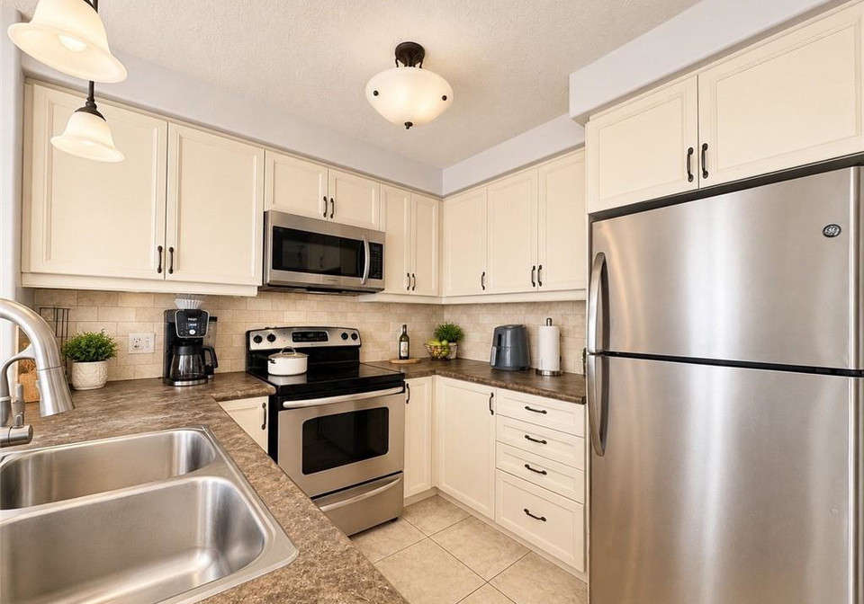 1333-countrystone-drive-kitchener-ontario-40838857