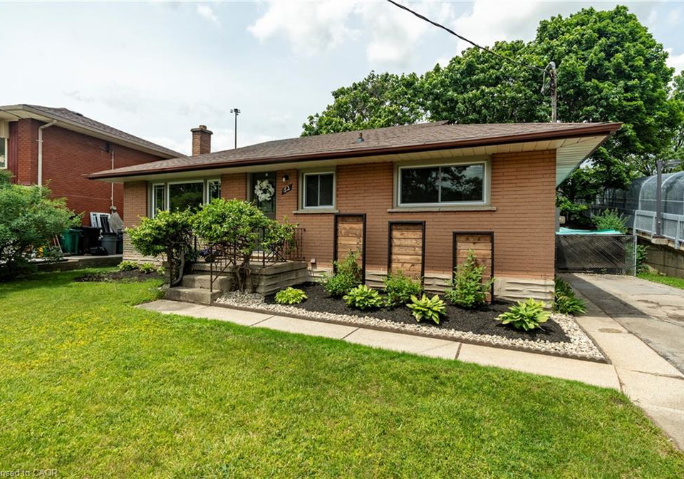 62-boniface-avenue-kitchener-ontario-40838885