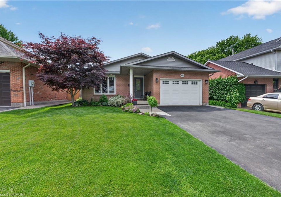 4512-ivy-gardens-crescent-beamsville-ontario-40838902