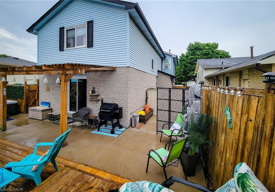 8-dalton-gate-stoney-creek-ontario-40839006