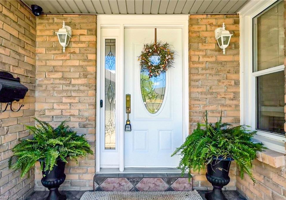 39b-newington-crescent-toronto-ontario-40839078