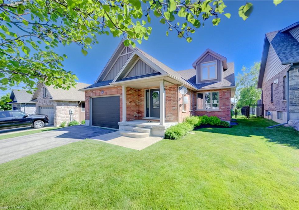 108-rubys-crescent-mount-forest-ontario-40839105