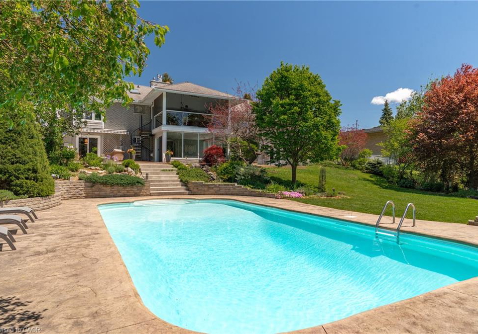 37-blue-forest-crescent-guelph-ontario-40839243