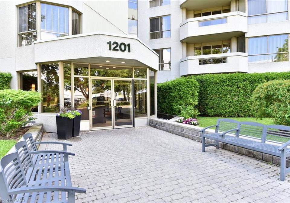 1201-north-shore-boulevard-e-burlington-ontario-40839416