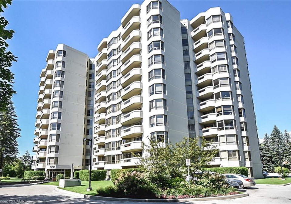 1201-north-shore-boulevard-e-burlington-ontario-40839416