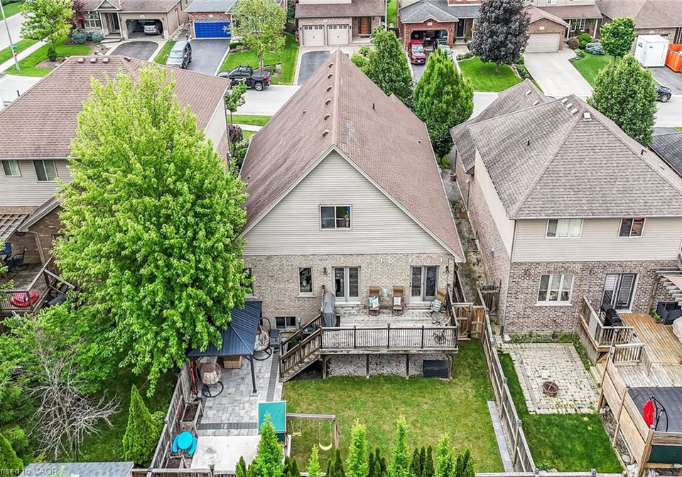 6-southwood-crescent-caledonia-ontario-40839448