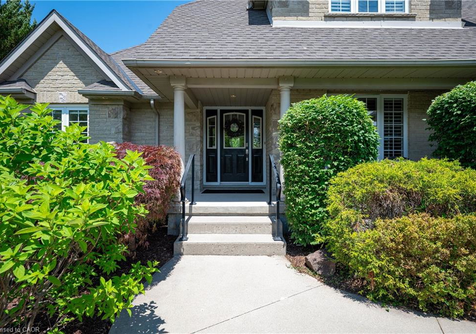 6-pioneer-tower-crescent-kitchener-ontario-40839604