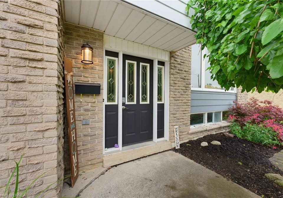 9-larkspur-lane-paris-ontario-40839619