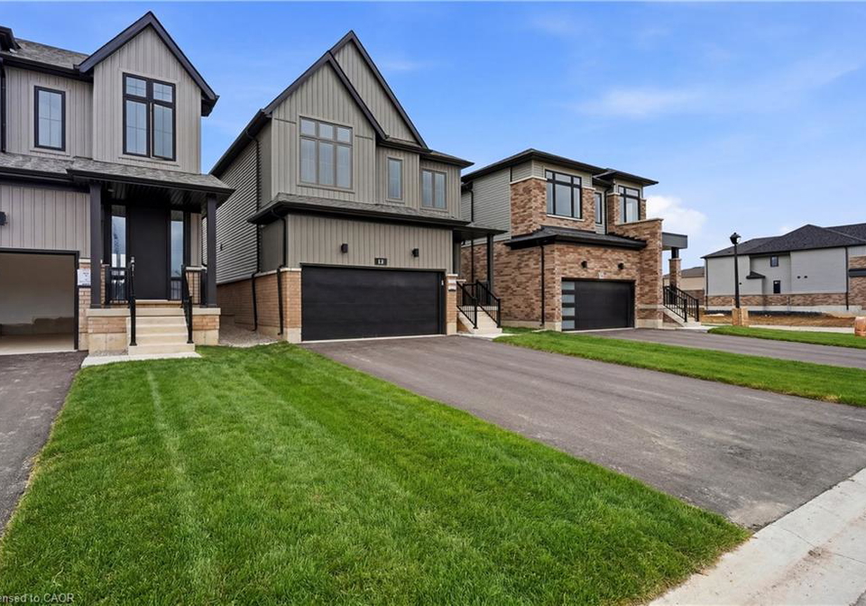 14-hepburn-place-n-stratford-ontario-40839654