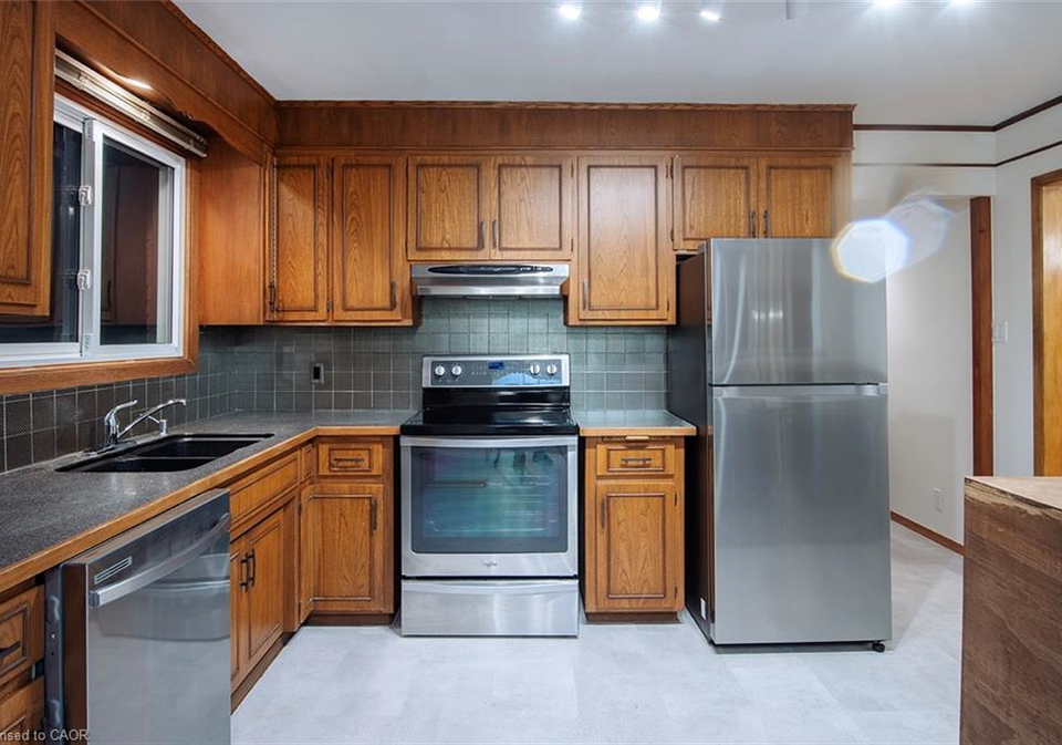 11-lombardy-court-kitchener-ontario-40839738