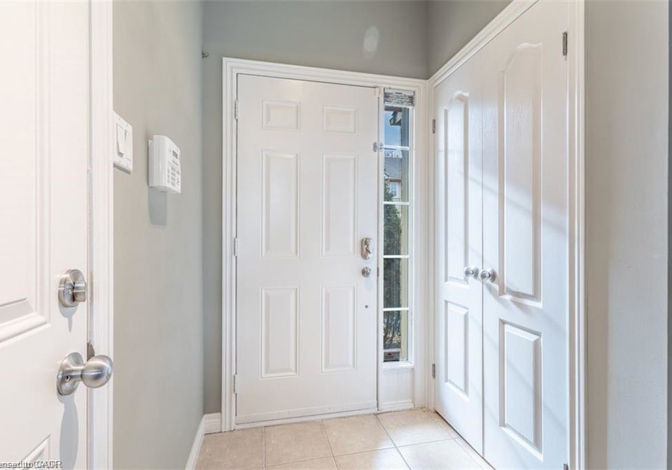 25-liddycoat-lane-ancaster-ontario-40839769