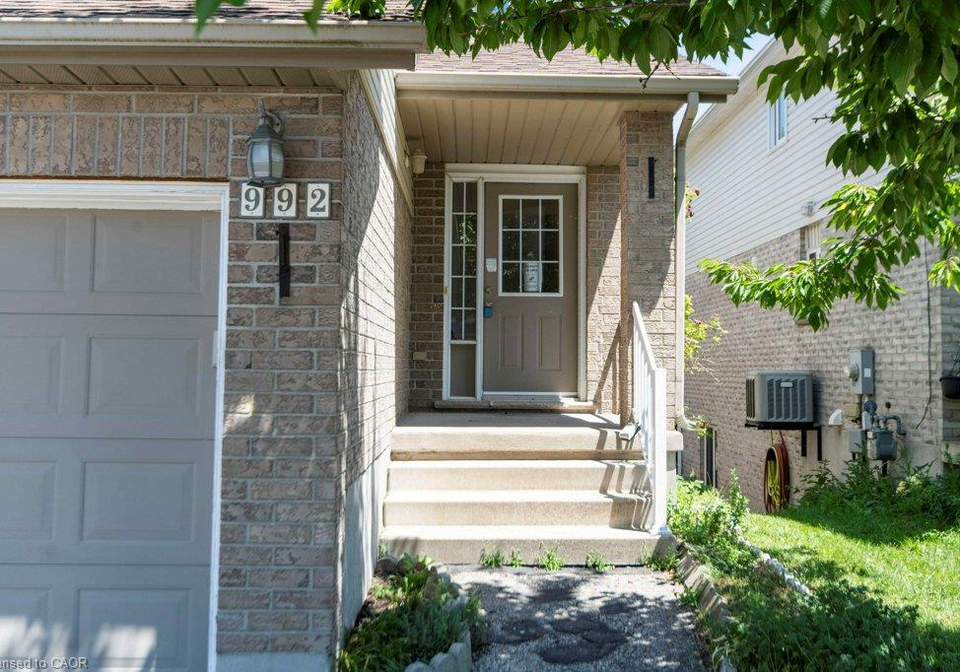 992-copper-leaf-crescent-kitchener-ontario-40839809