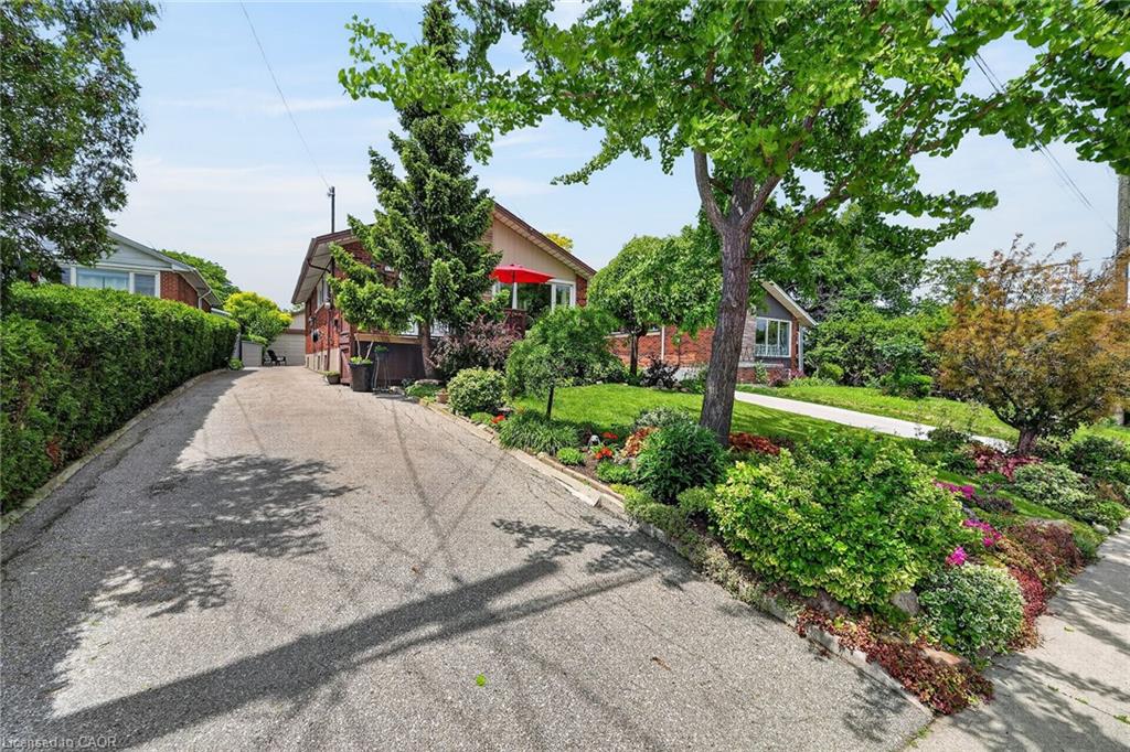 10-helga-court-hamilton-ontario-40839851