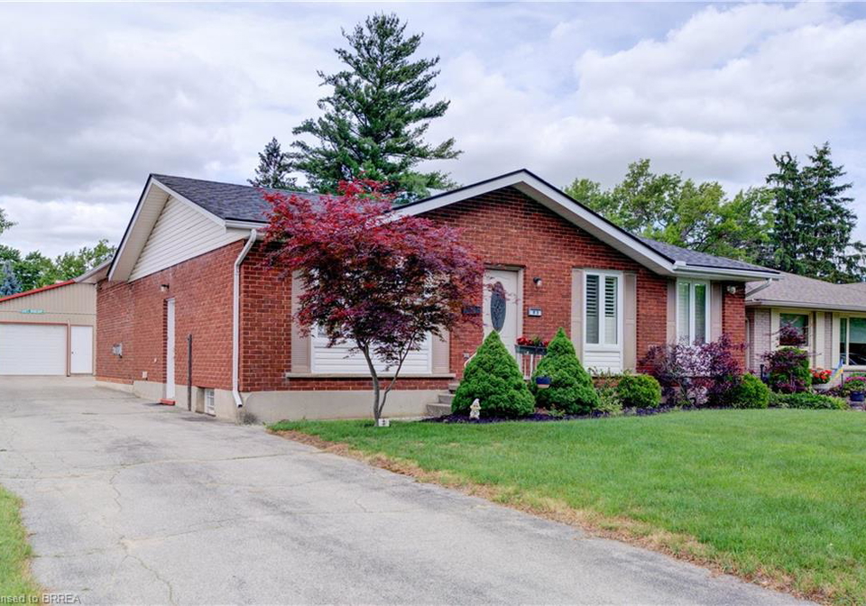 83-evelyn-street-brantford-ontario-40839887