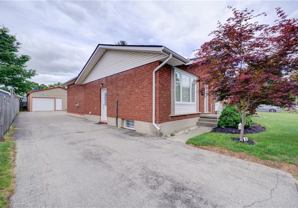 83-evelyn-street-brantford-ontario-40839887