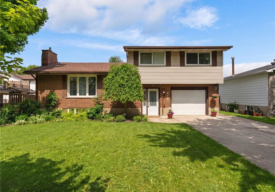 218-arris-crescent-mitchell-ontario-40840031