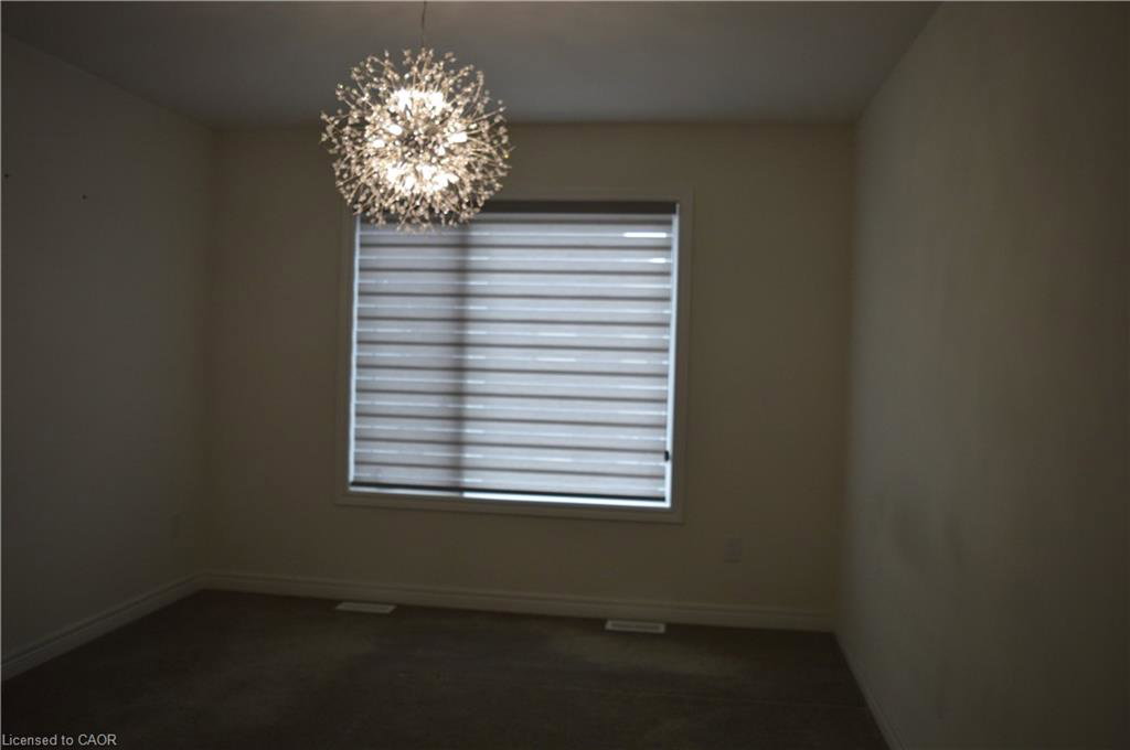 32-dryden-lane-hamilton-ontario-40840085