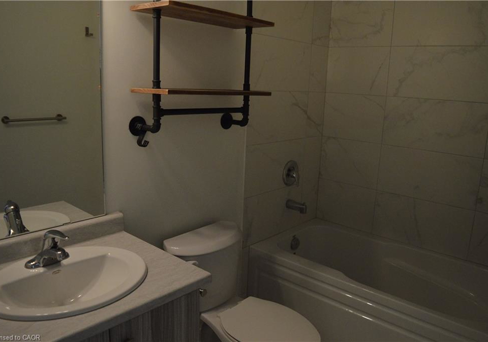 32-dryden-lane-hamilton-ontario-40840085