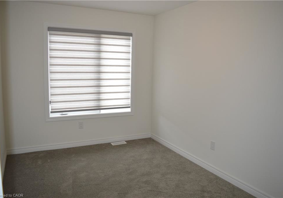 32-dryden-lane-hamilton-ontario-40840085