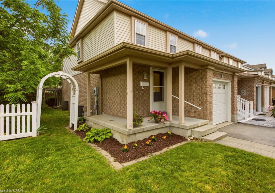 2-ireland-place-guelph-ontario-40840176