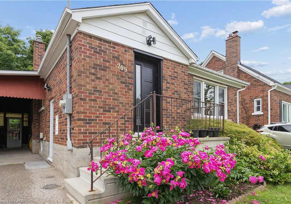 209-bedford-road-kitchener-ontario-40840222