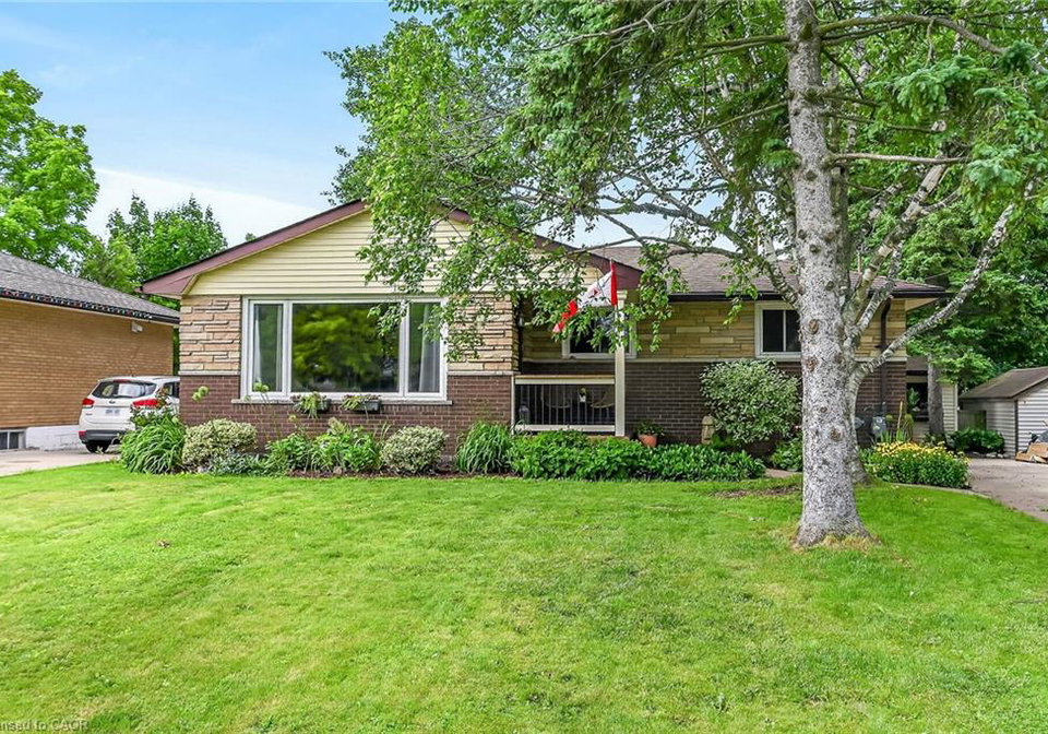 251-mackenzie-crescent-caledonia-ontario-40840255