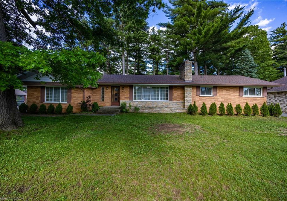 631-peel-street-delhi-ontario-40840283