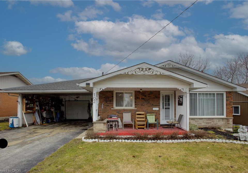 102-byeland-drive-mount-forest-ontario-40840351