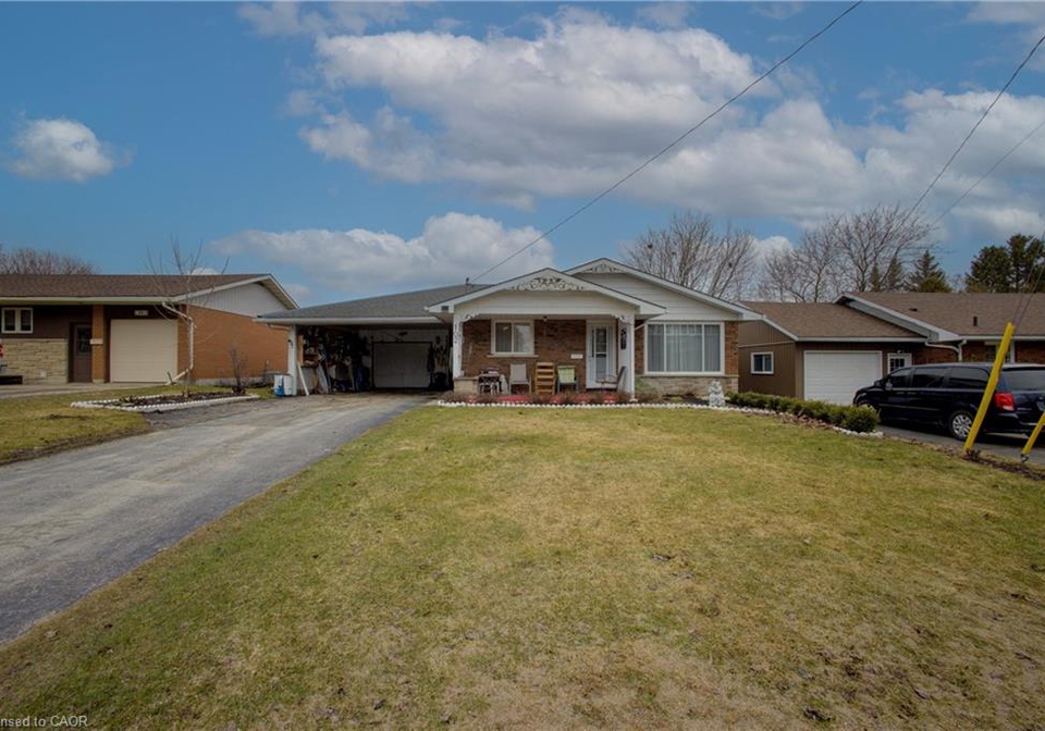 102-byeland-drive-mount-forest-ontario-40840351