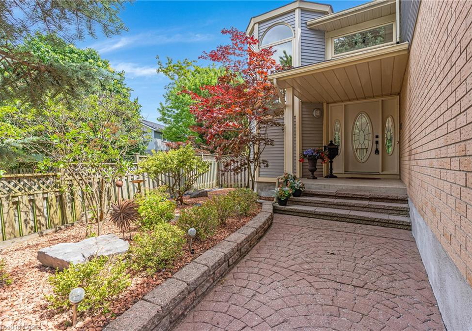 8-charlton-place-cambridge-ontario-40840518