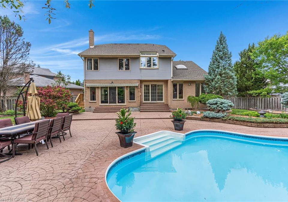 8-charlton-place-cambridge-ontario-40840518