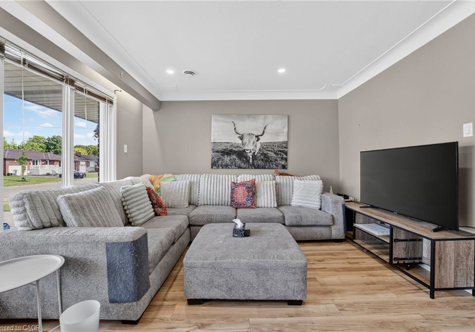 300-knoll-street-port-colborne-ontario-40840667