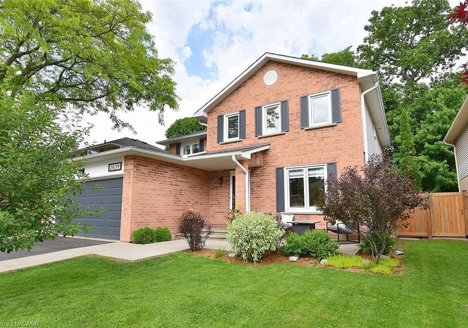 2039-hunters-wood-drive-burlington-ontario-40840670