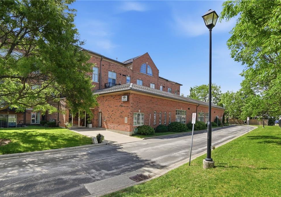 262-dundas-street-e-waterdown-ontario-40840739