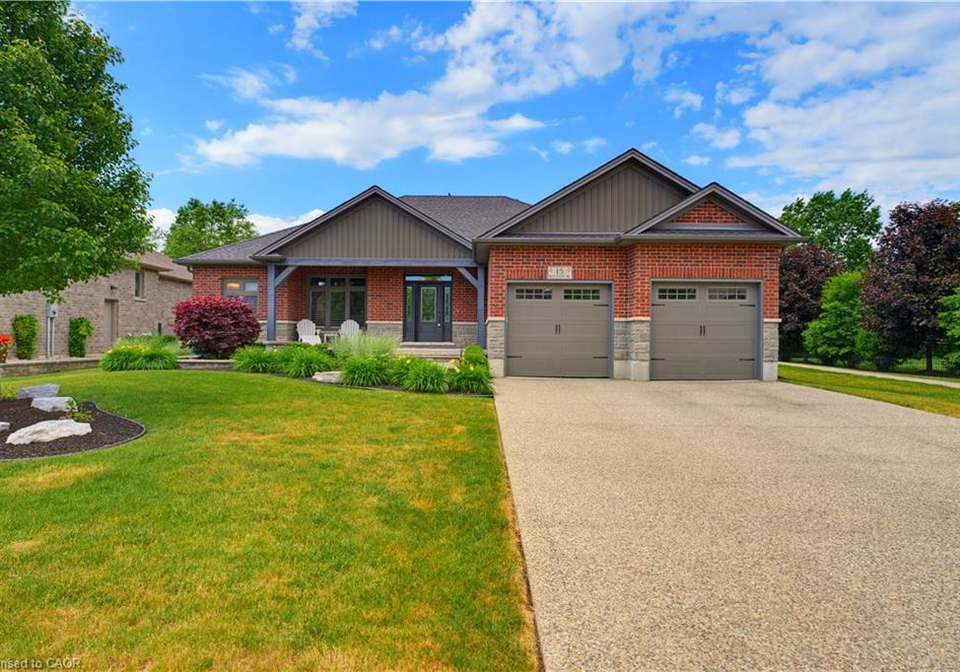 15-bluenose-drive-port-dover-ontario-40840822