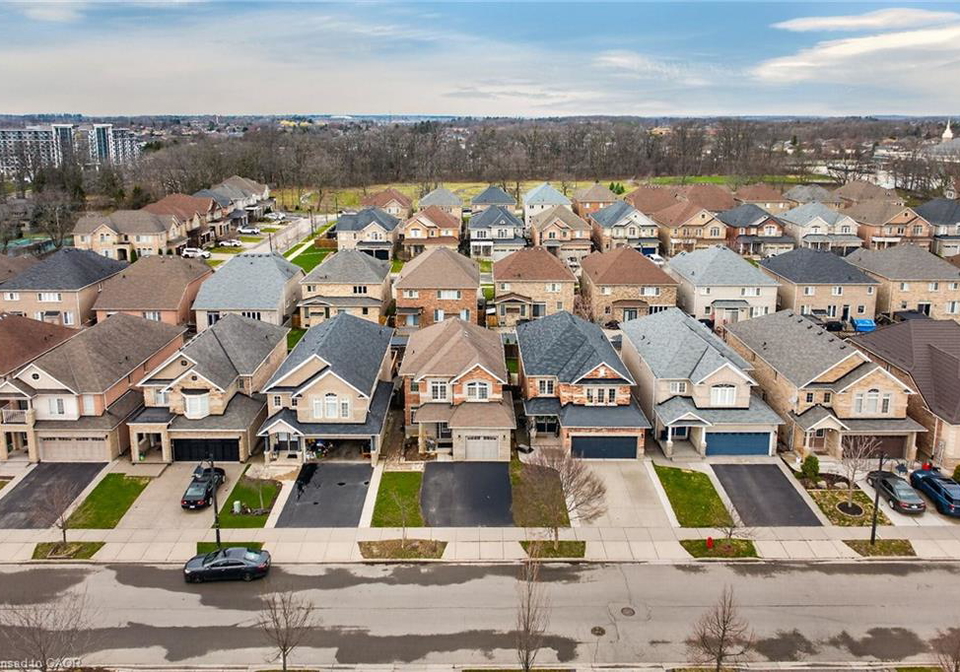 44-matteo-trail-hamilton-ontario-40840831