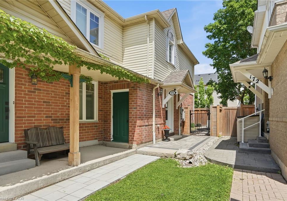 174-fellowes-crescent-waterdown-ontario-40840867