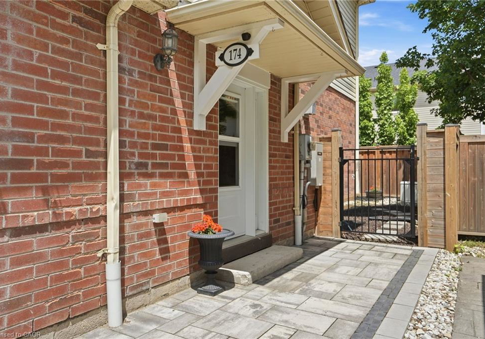 174-fellowes-crescent-waterdown-ontario-40840867