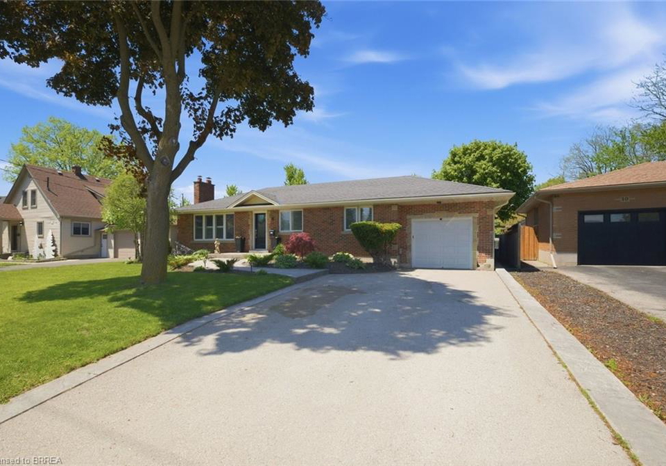 8-queensway-drive-brantford-ontario-40840974
