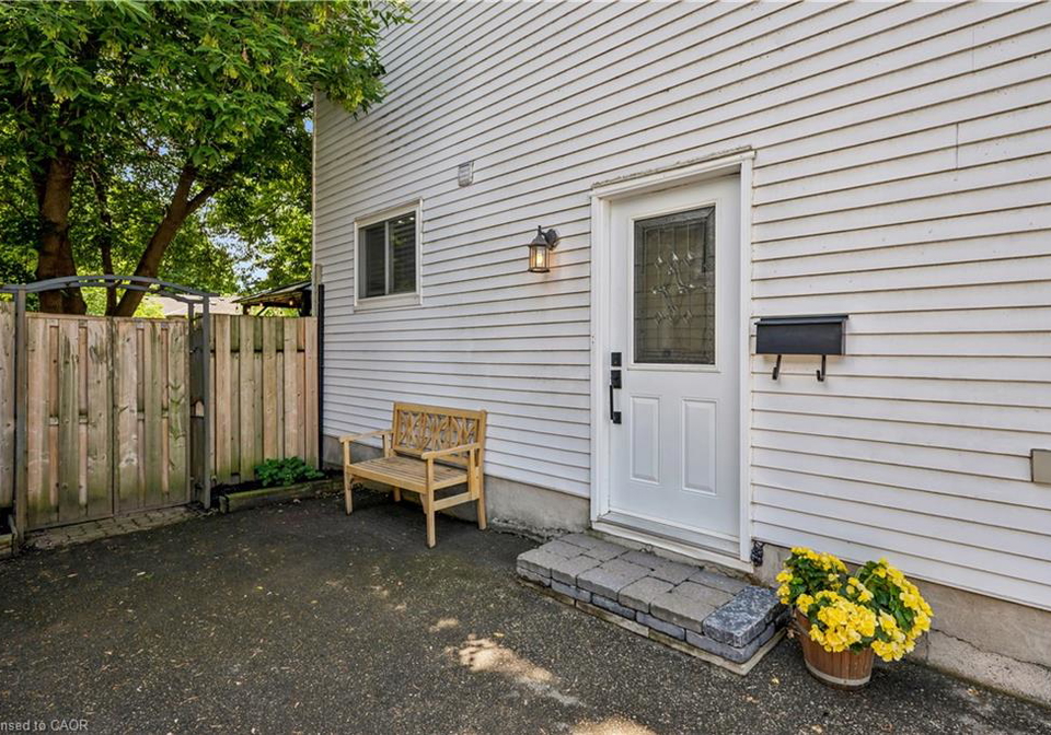 124-sanderson-drive-guelph-ontario-40840976