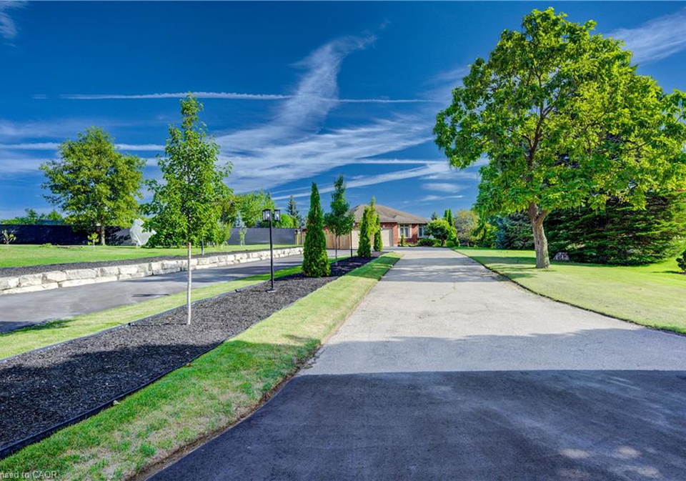 11-cecil-kennedy-court-petersburg-ontario-40841088
