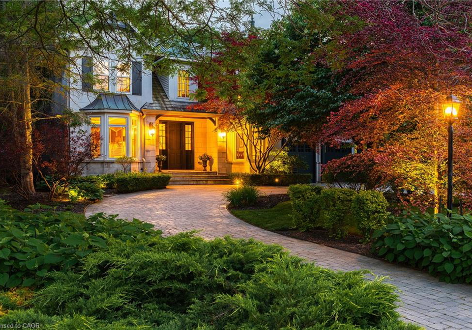 122-lisonally-court-oakville-ontario-40841183