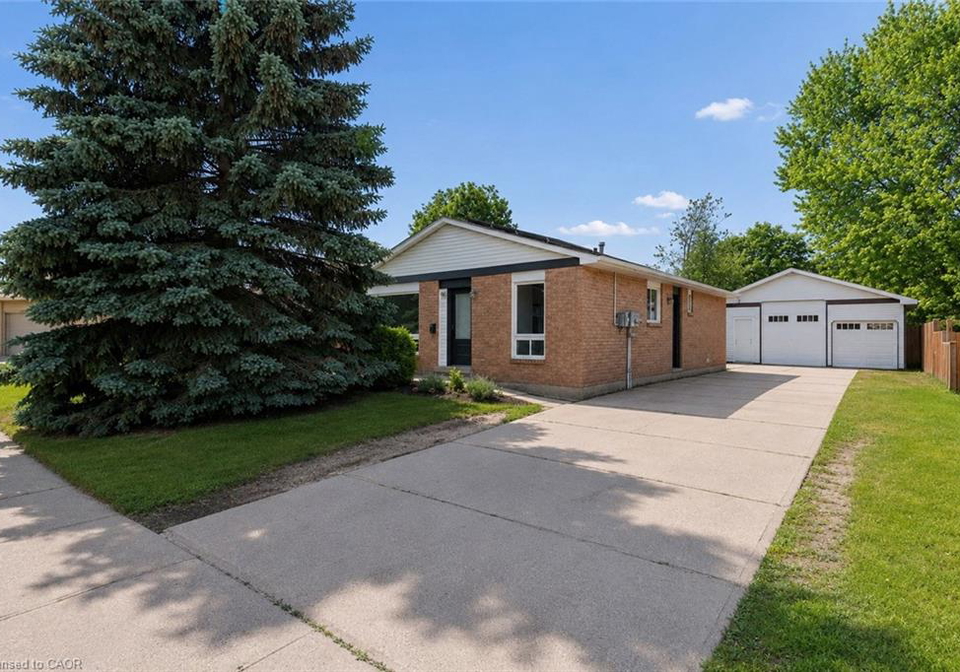 96-pathfinder-crescent-kitchener-ontario-40841220