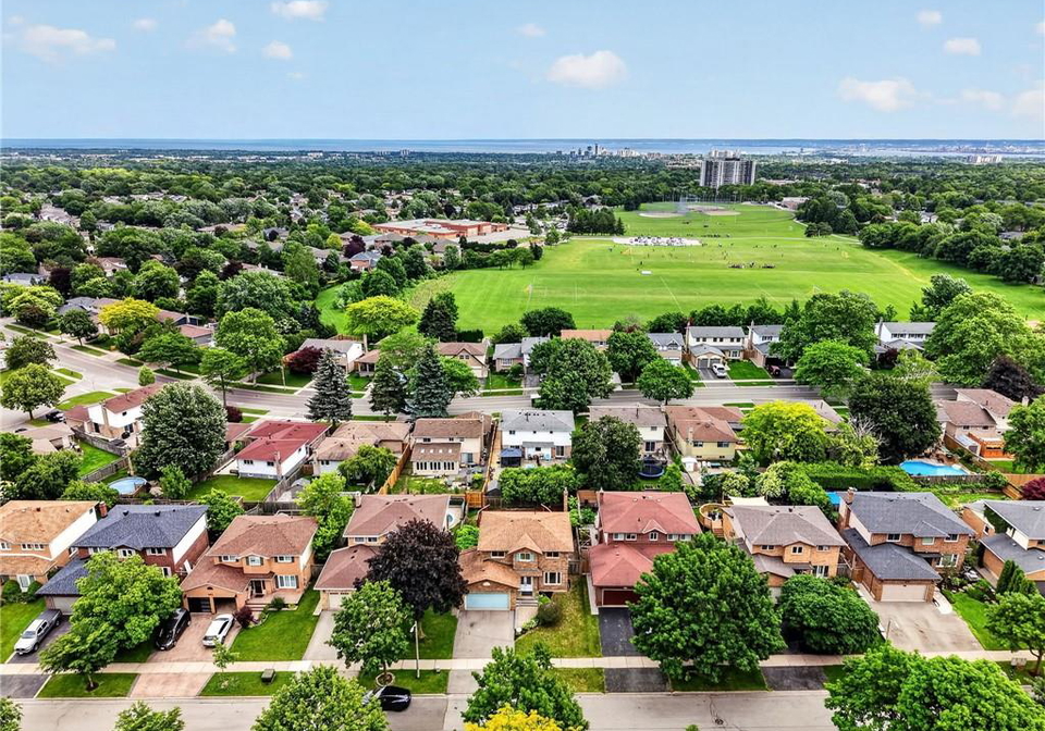 2450-overton-avenue-burlington-ontario-40841279