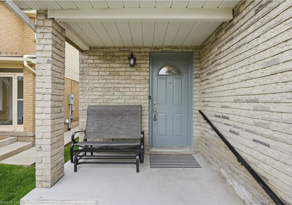 8-sparrow-court-brampton-ontario-40841293