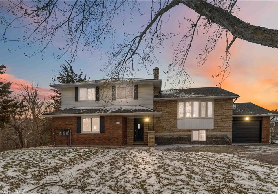 1352-8-highway-stoney-creek-ontario-40841600