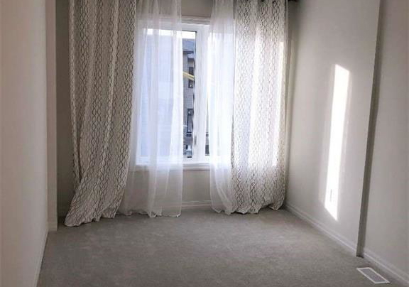 58-delano-way-newmarket-ontario-40841665