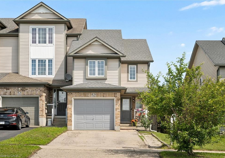702-activa-avenue-kitchener-ontario-40841771